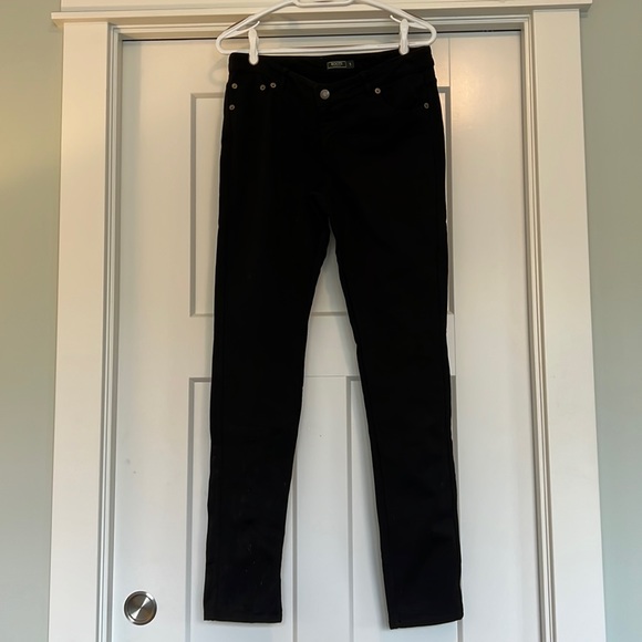 Roots black 5 pocket stretch denim made of 67% tencel, 29% nylon 4% spandex - Picture 1 of 5